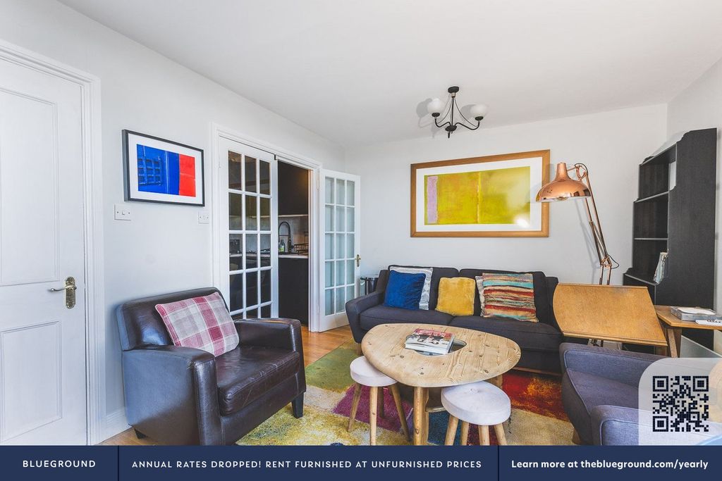 Property photo 3 of 35 Living Room