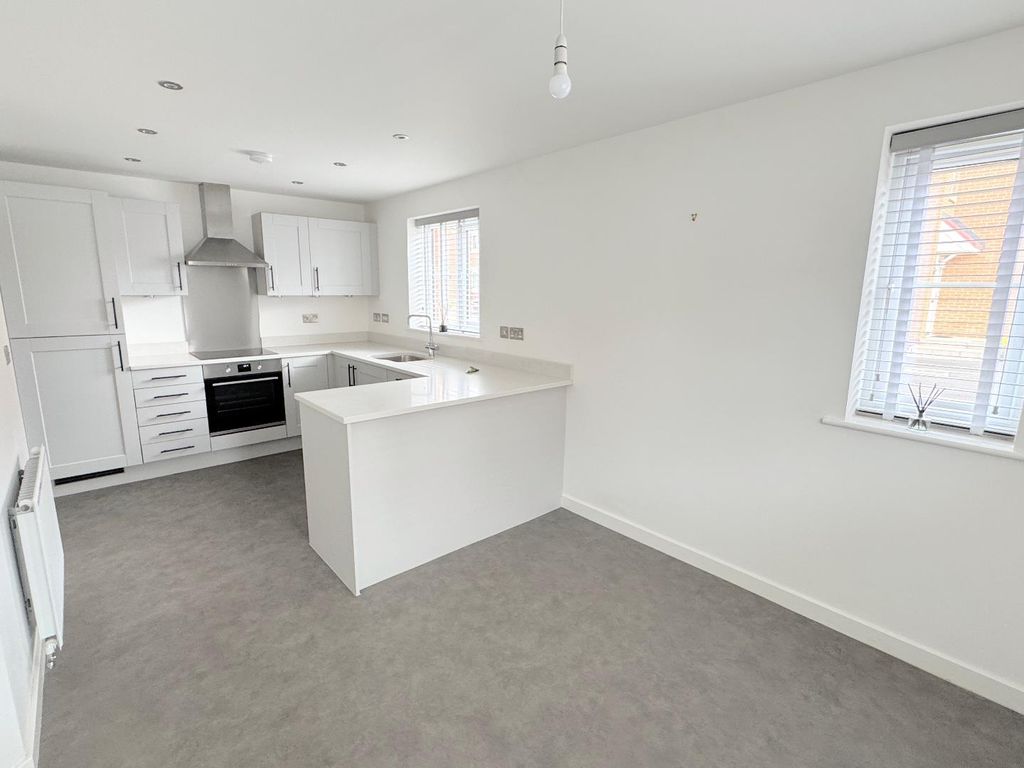 Property photo 3 of 16 Dining Kitchen