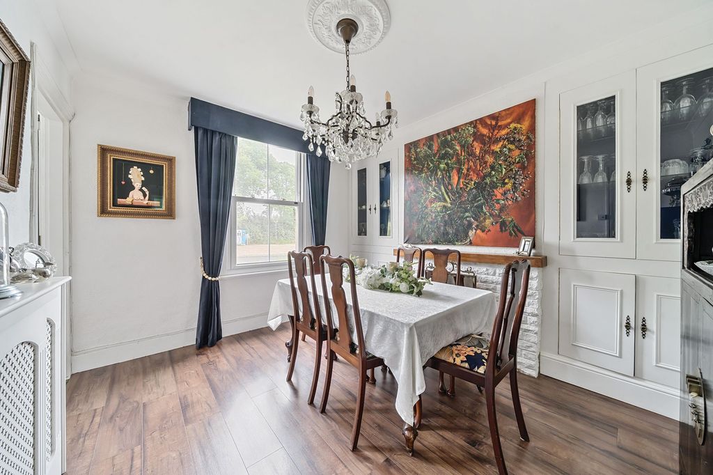 Property photo 3 of 20 Dining Room (1)