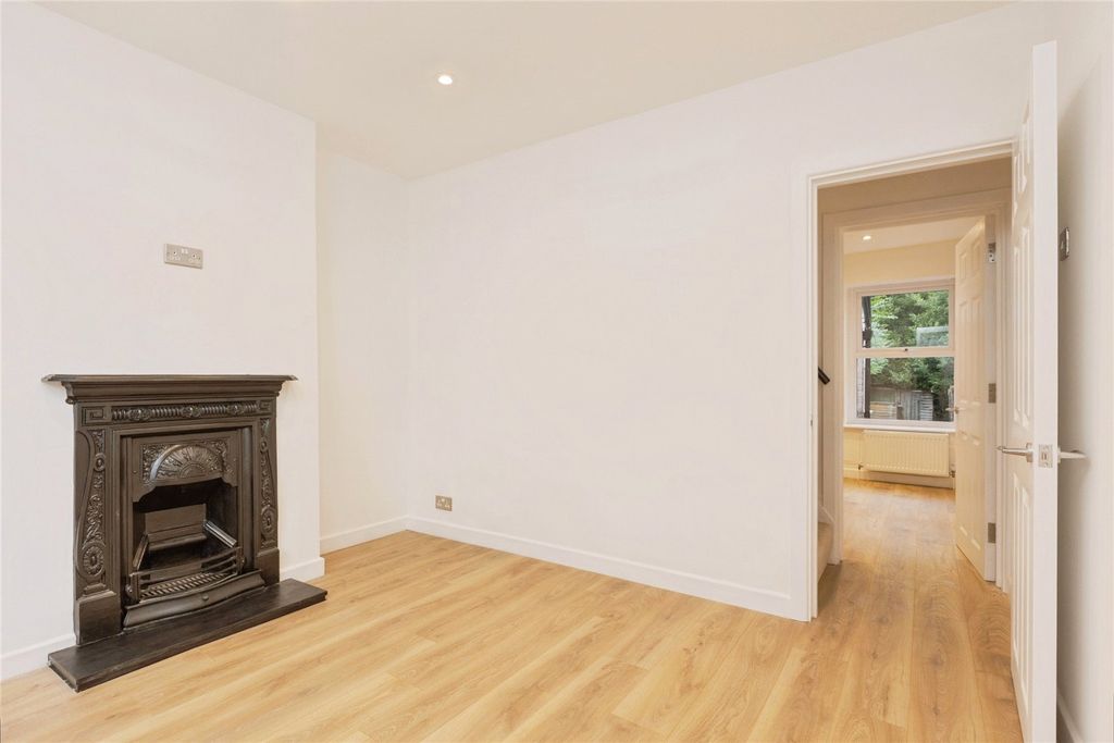 Property photo 2 of 14 Picture No. 08