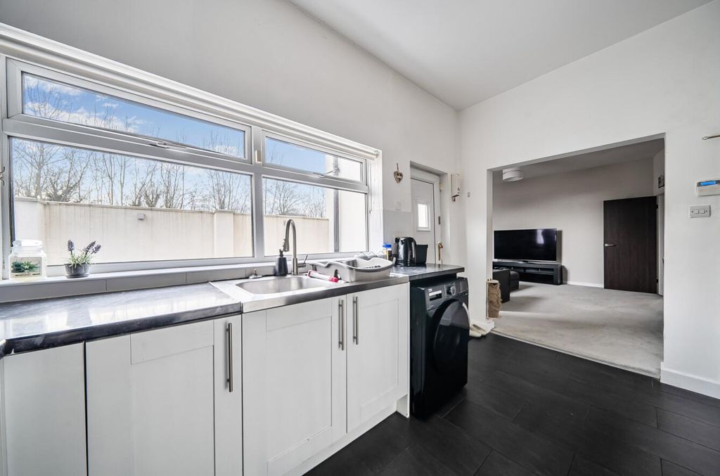 Property photo 3 of 18 1393185-16-6949491405d95.Jpg