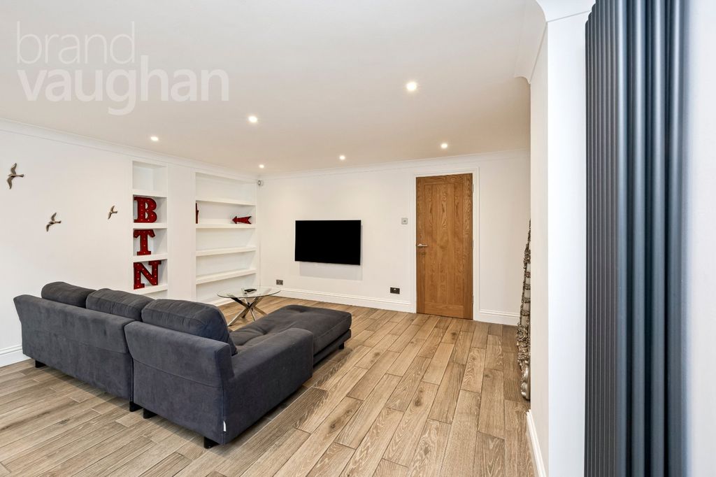 Property photo 3 of 15 Picture No. 04