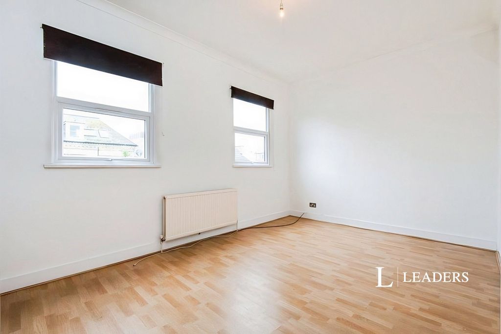 Property photo 3 of 8 Pbox-Img.Jpg