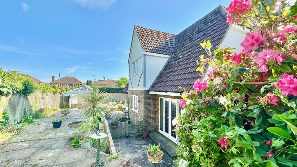 Property photo 3 of 34