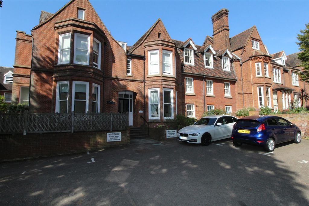 Property photo 1 of 8