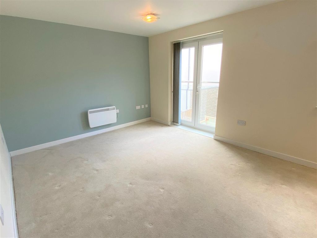 Property photo 2 of 6 4 Blue Ocean Apartments Lounge