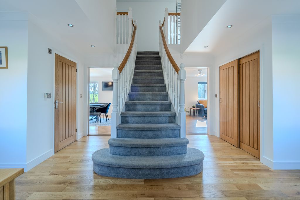 Property photo 3 of 32