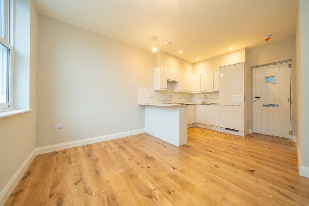 Property photo 2 of 8 4685393