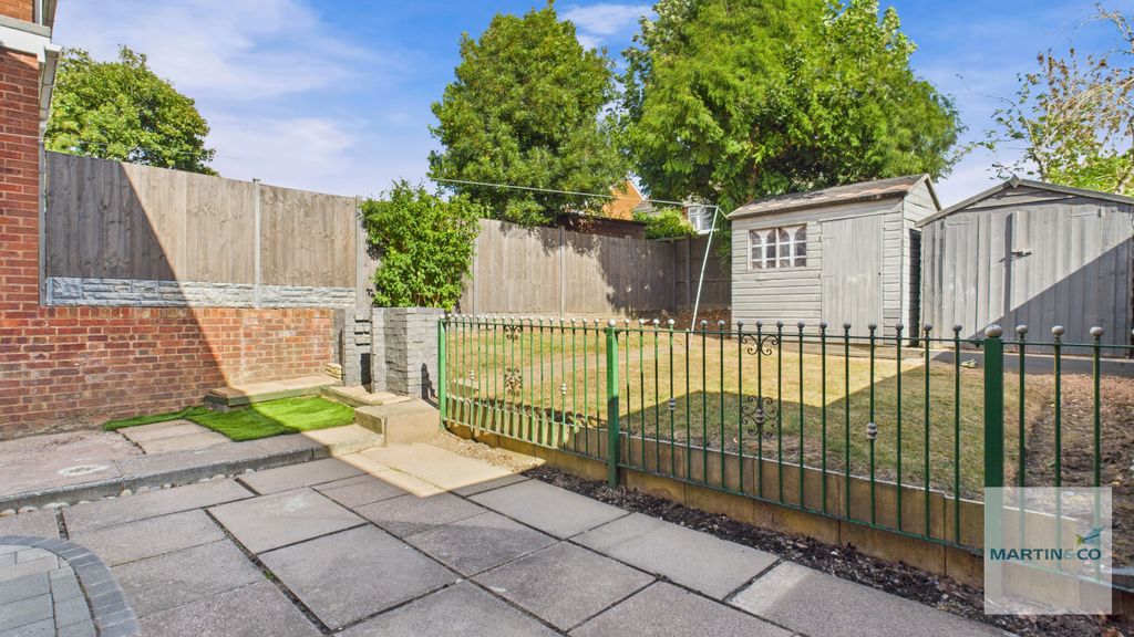 Property photo 2 of 12 Cam03663G0-Pr0180-Still006