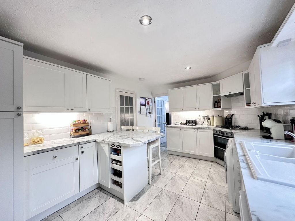 Property photo 2 of 24 Kitchen