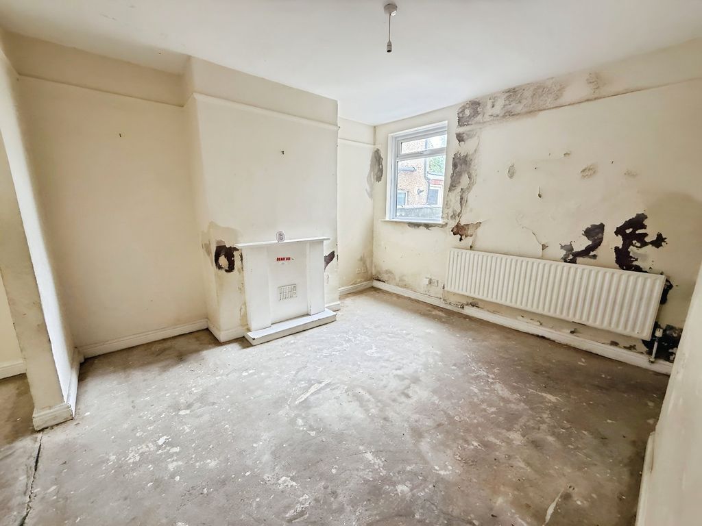 Property photo 3 of 12 Dining Area