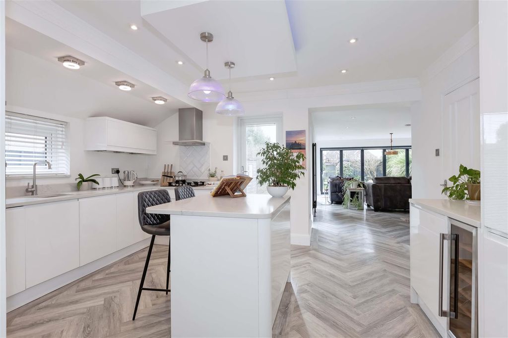 Property photo 2 of 34 Mardale.Jpg