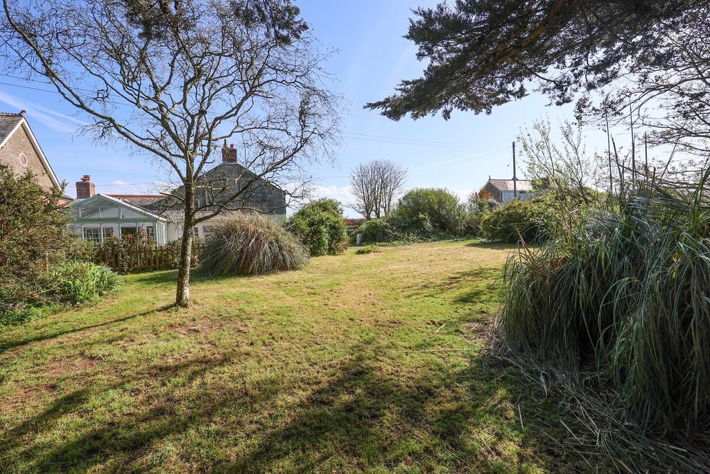 Property photo 2 of 35