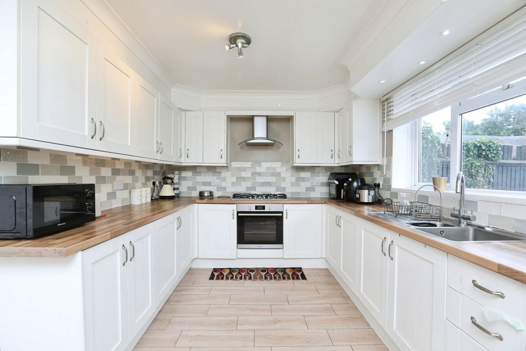 Property photo 2 of 15 Kitchen