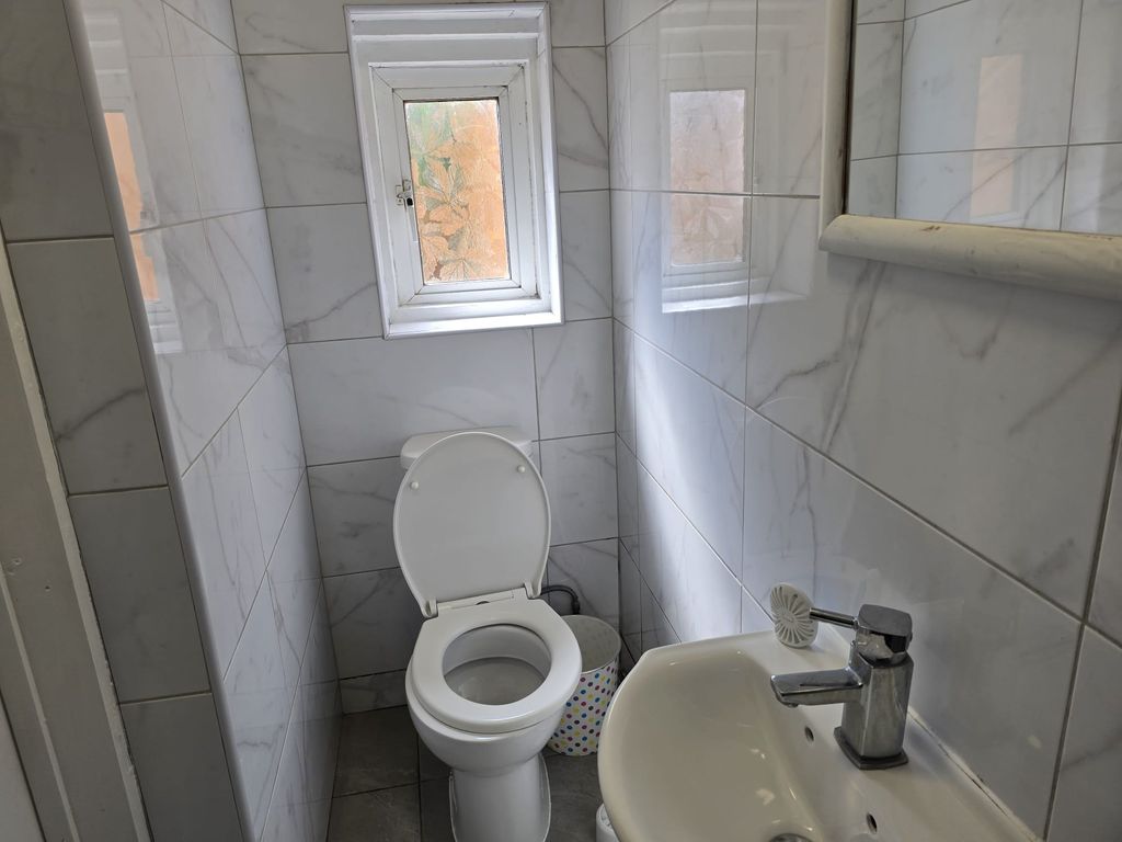 Property photo 2 of 4 Bathroom