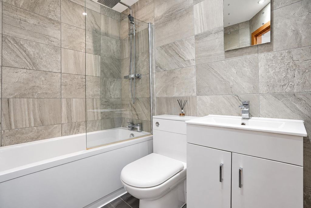 Property photo 3 of 11 15Opt Bathroom WC.Png