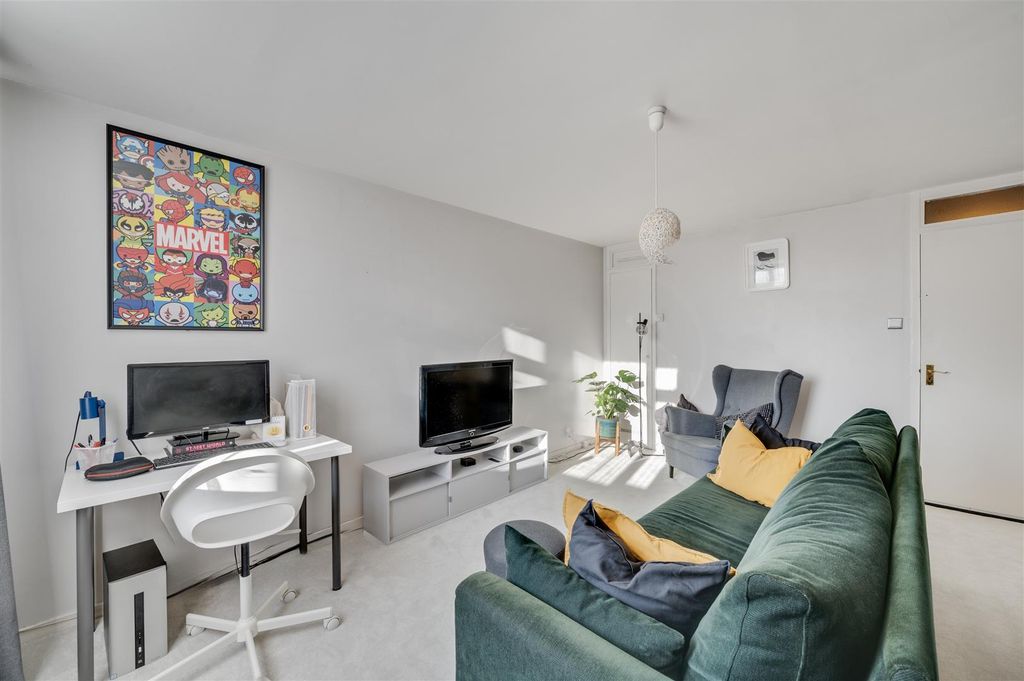 Property photo 3 of 21 Daniels_Lansbury Close, Neasden, Nw10 _011.Jpg