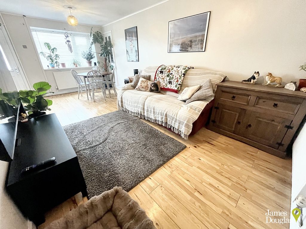 Property photo 3 of 19 Livdin3