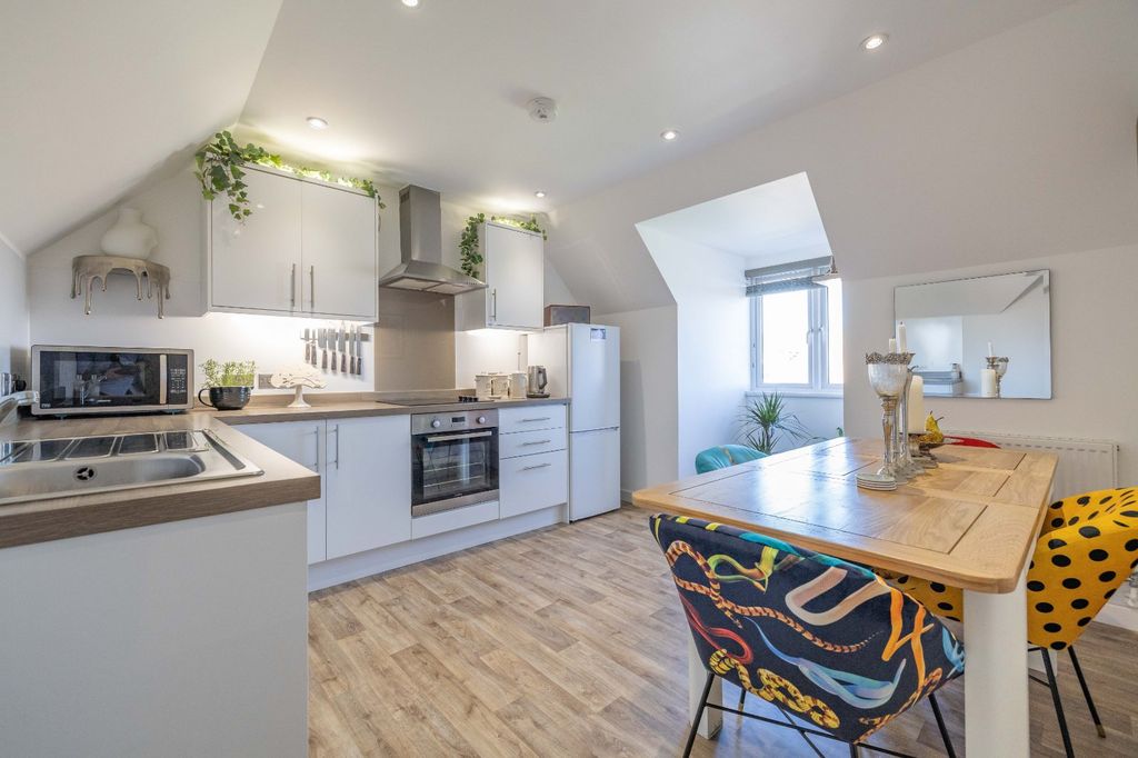 Property photo 3 of 16 Picture 3