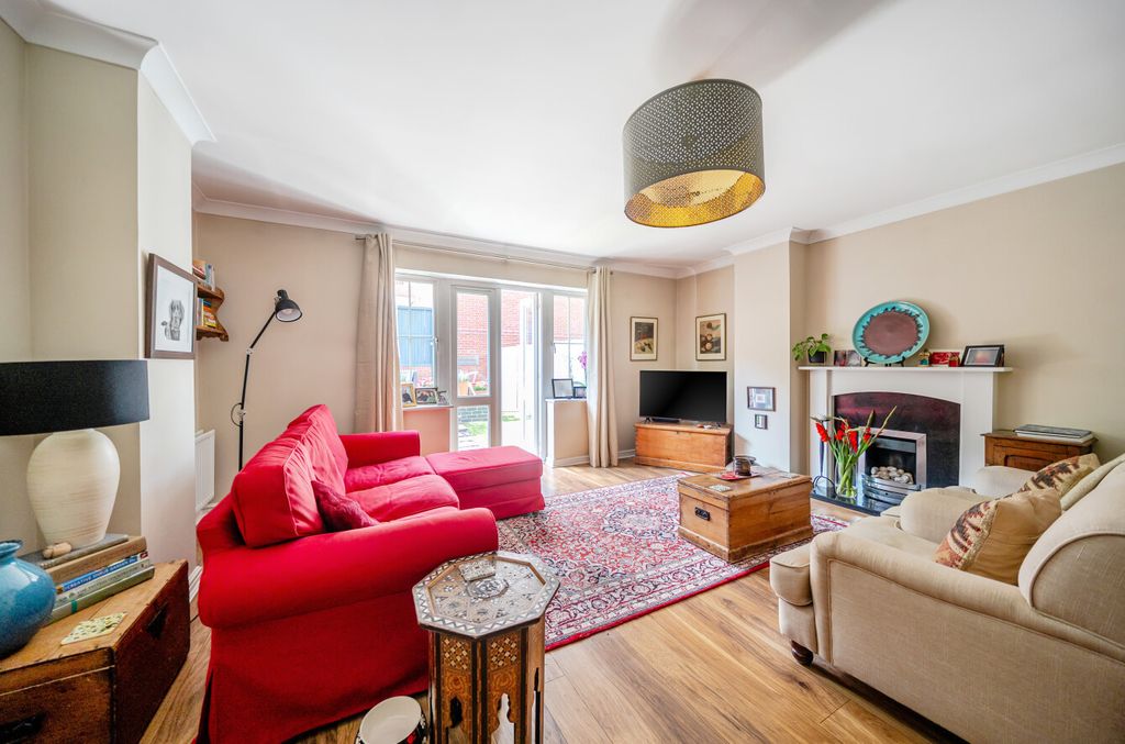 Property photo 2 of 15 1313733-16-686Bf7...