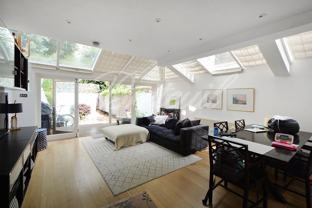 Property photo 2 of 8