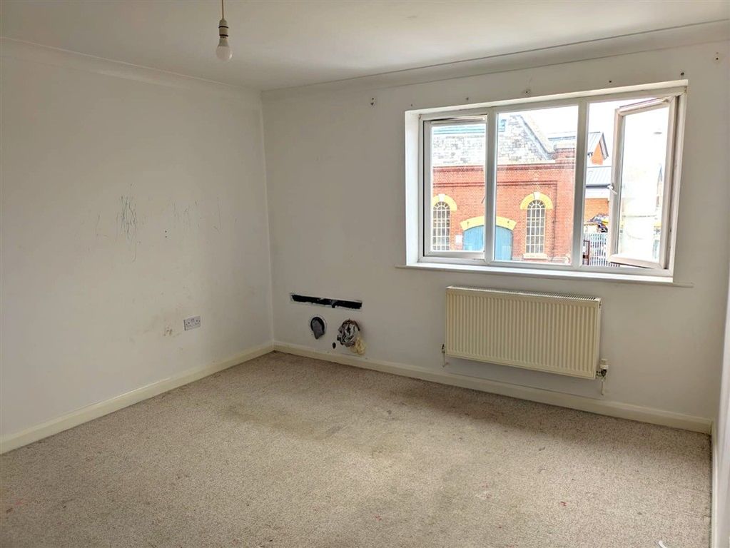 Property photo 3 of 8 Bedroom 1