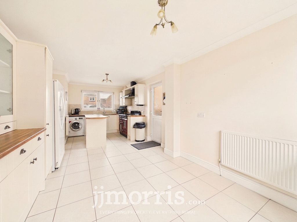Property photo 2 of 42