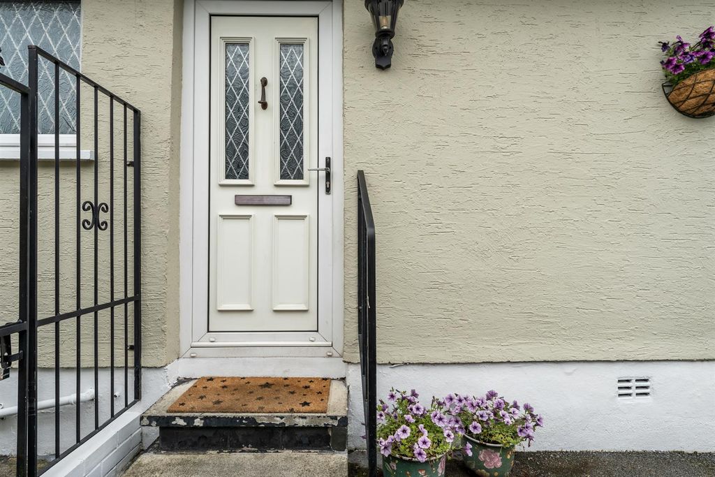 Property photo 2 of 24 14 Carlisle Avenue 26.Jpg