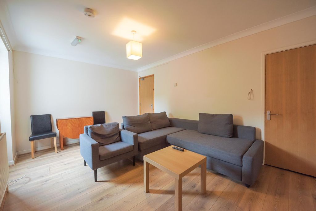 Property photo 1 of 12 Photo 0