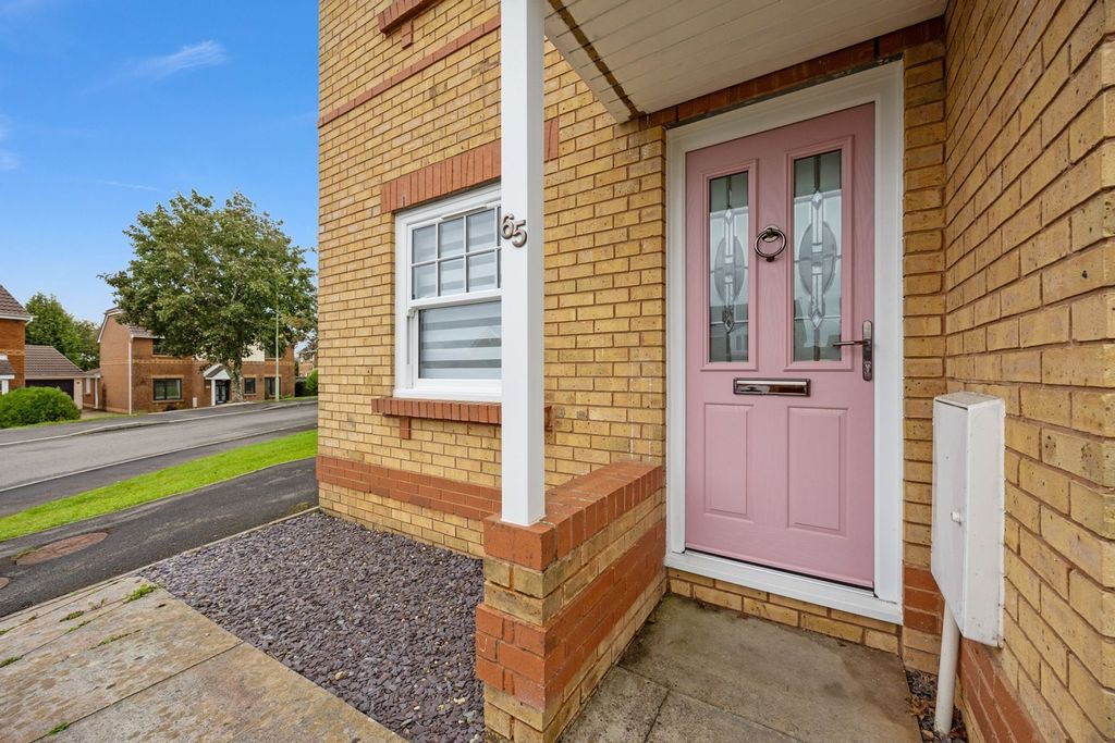 Property photo 2 of 28