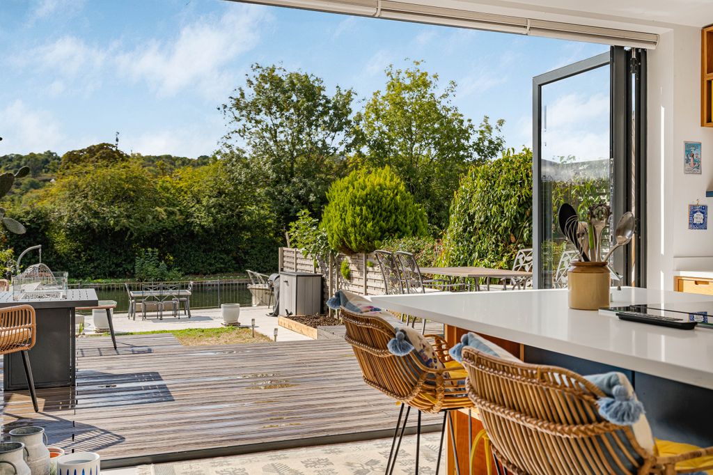 Property photo 2 of 30 Kingsland Road
