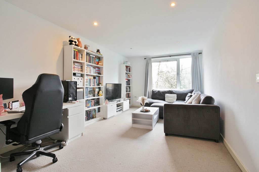 Property photo 1 of 5