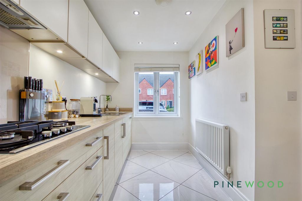 Property photo 2 of 27 Kitchen / Dining Room / Lounge