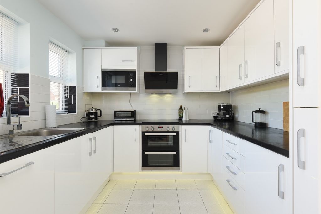 Property photo 2 of 17 5111028