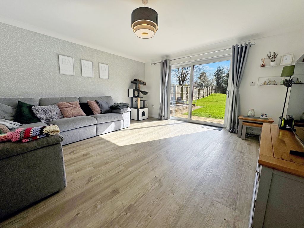 Property photo 2 of 12 24Dp