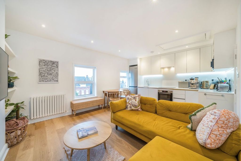 Property photo 2 of 8