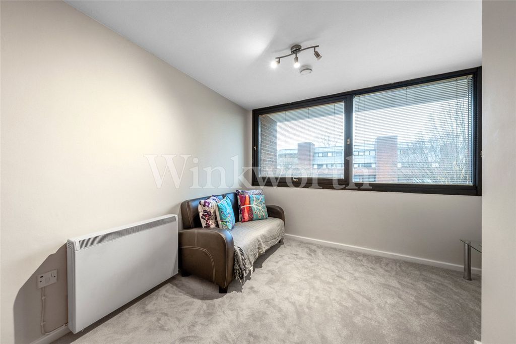 Property photo 2 of 8 Picture No. 15