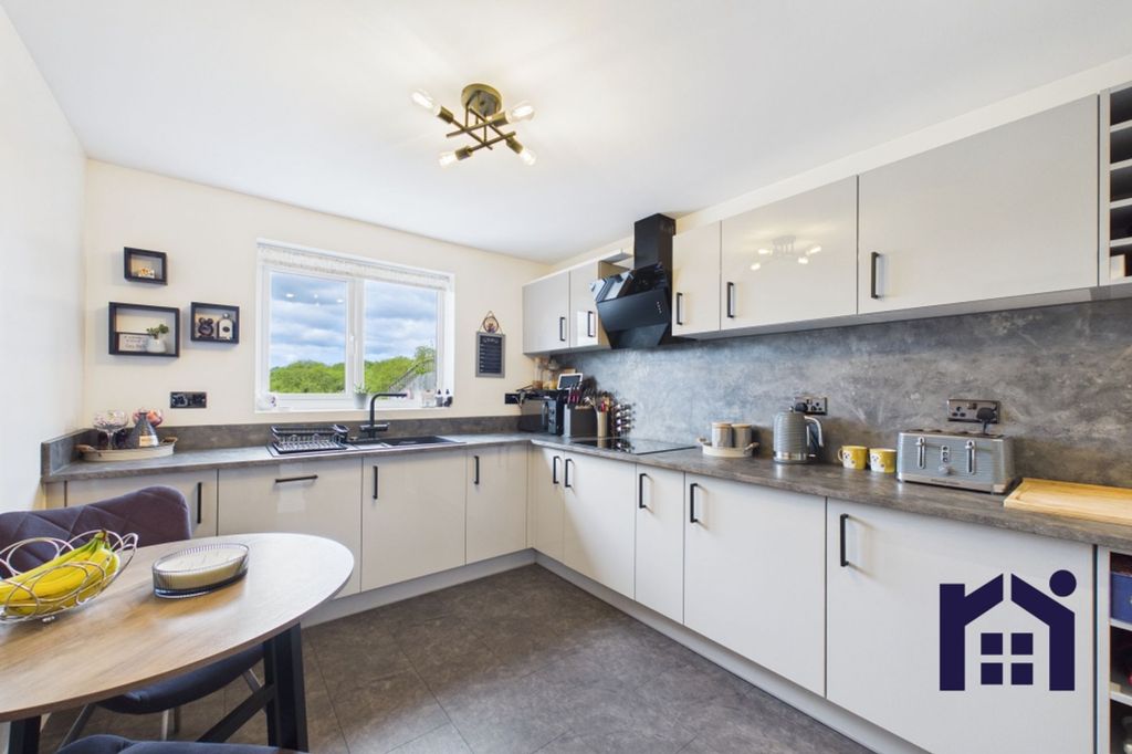 Property photo 3 of 30 Breakfast Kitchen