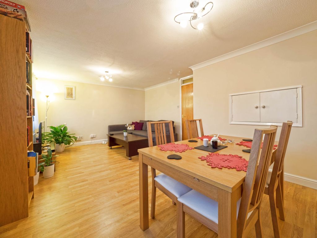 Property photo 3 of 20 05 9 Burley House Dining Area
