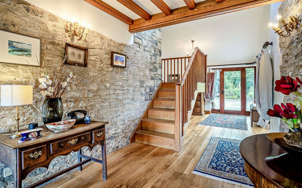 Property photo 3 of 31 Hall