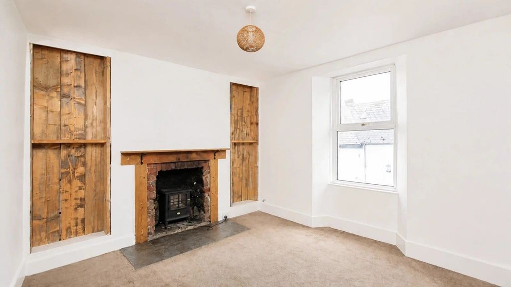Property photo 2 of 9