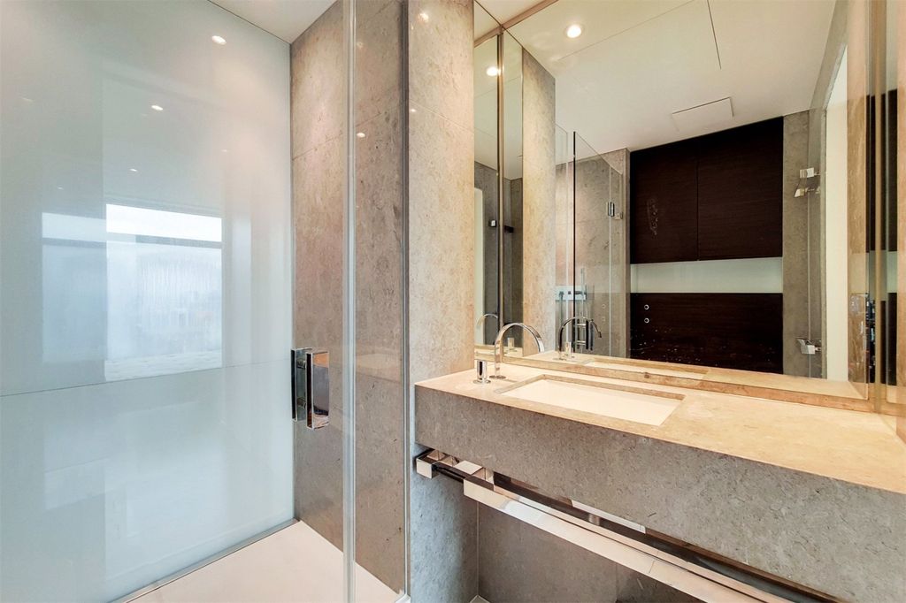 Property photo 3 of 11 Pan Penisula Square