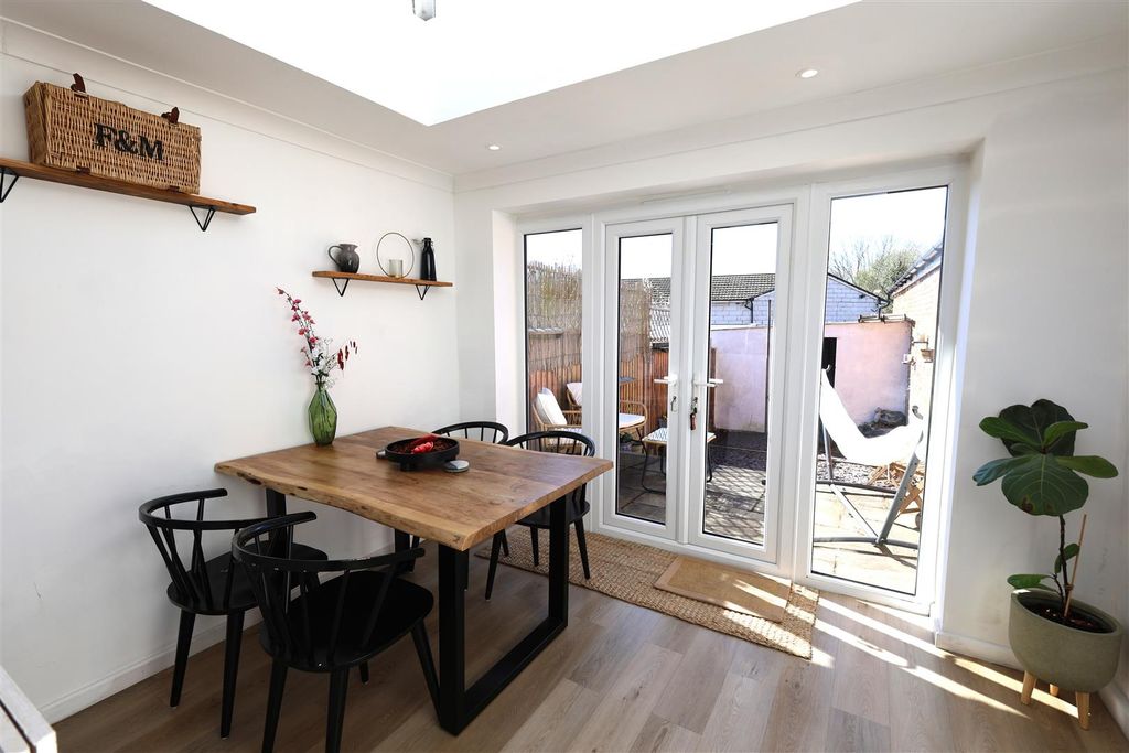 Property photo 3 of 19 Breakfast Area