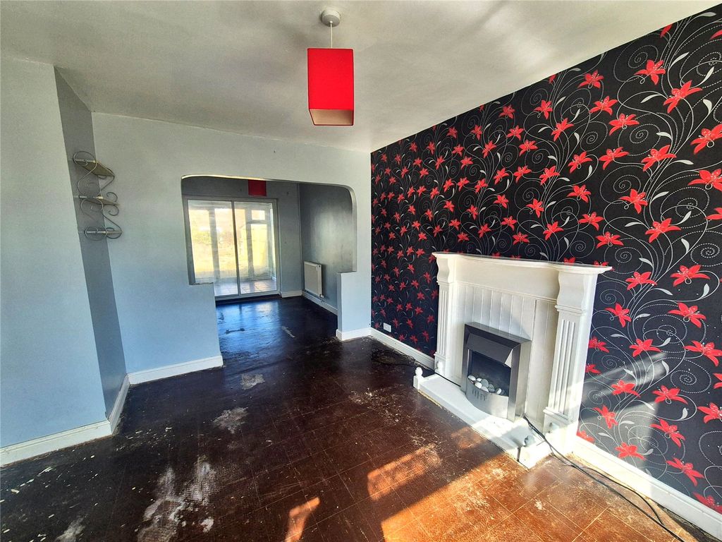 Property photo 2 of 13 Living/Dining Room