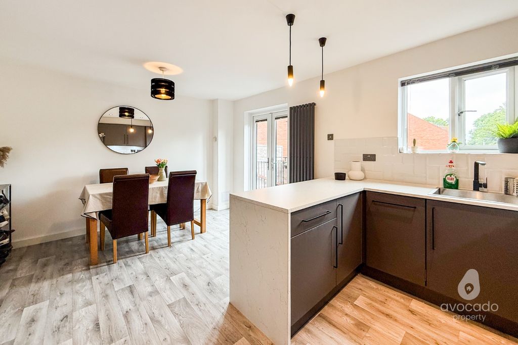 Property photo 1 of 12 4274001