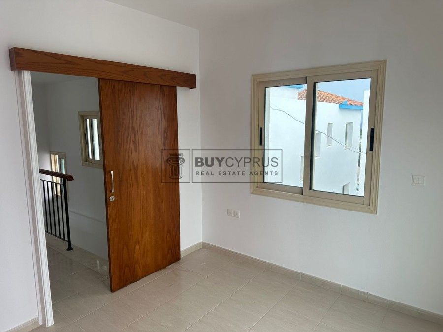 Property photo 2 of 28