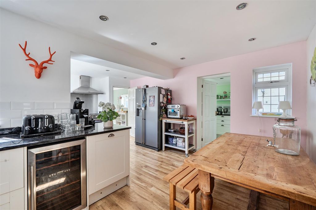 Property photo 2 of 21 1439768-13-69d538d84F8Af.Jpg