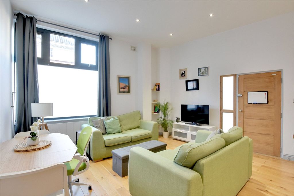 Property photo 2 of 12 Picture No. 03