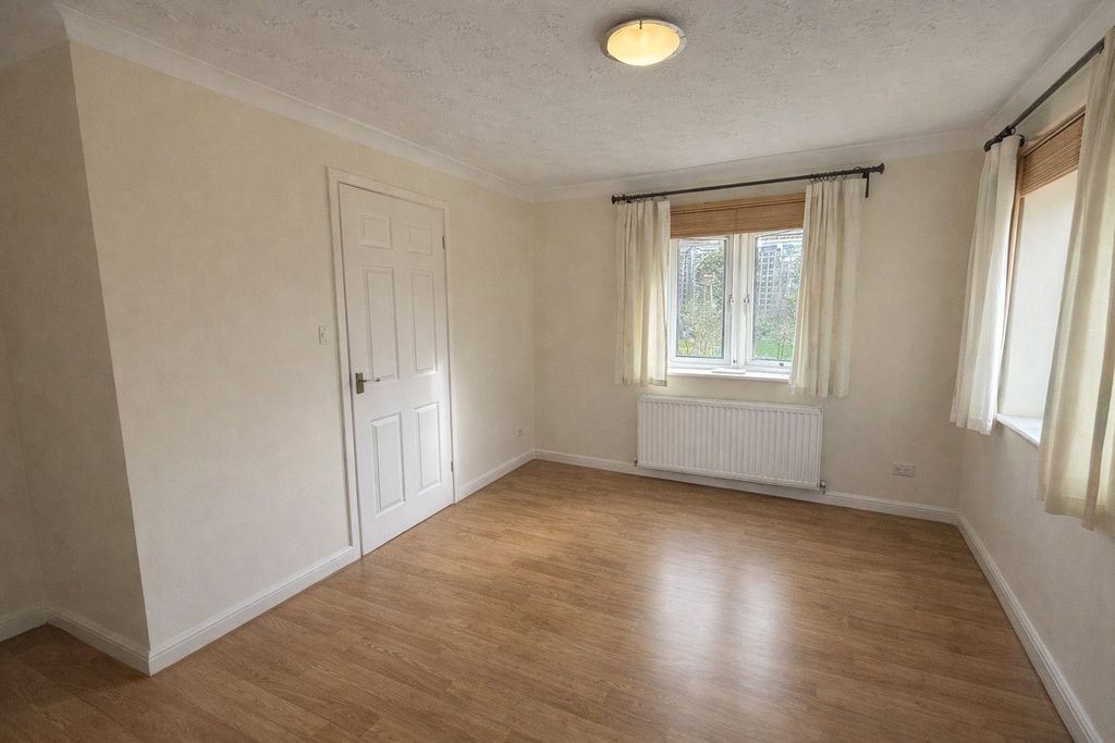 Property photo 2 of 9 Picture No. 15