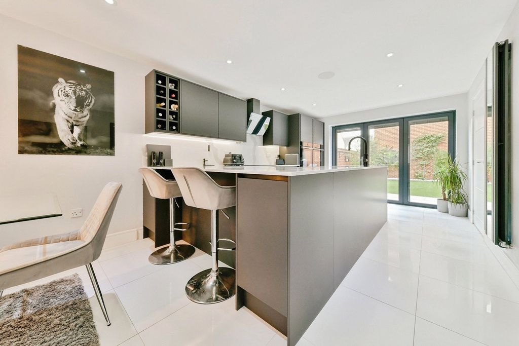 Property photo 2 of 30 Pbox-Img.Jpg